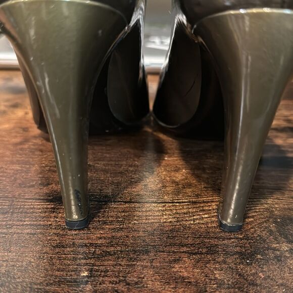Prada Gray Ombré Patent Leather Heels size 38 1/2 - Picture 3 of 11